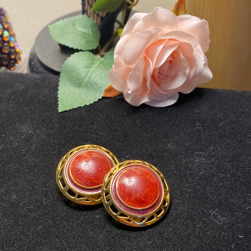 $5 with bundle- Vintage clip on earrings
